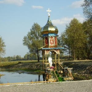 The village with unique wells and the chapel on the water 